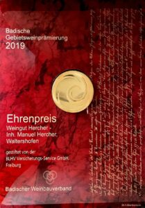 foto-Ehrenpreis-Urkunde-2019-Weingut-Hercher